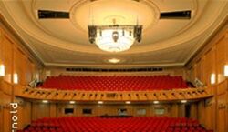 Veranstaltung: Premiere - Dreimal links ist rechts, Schauspiel Leipzig Residenz in Leipzig