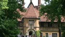 Veranstaltung: From Berlin: Gardens and Palaces of Potsdam Tour, Unlimited Biking in Berlin